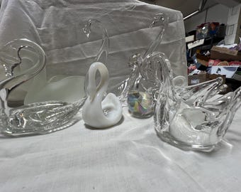 A lot of eight beautiful swan  dishes, sculptures all in excellent condition. The taller and swan is 8 inches tall.