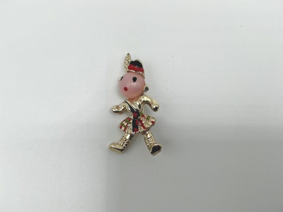 Vintage Scottish Highland Dancer Brooch/Pin