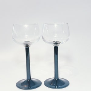 Set of Two Luminarc France Black Stem Wine Glasses