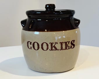 Vintage 1970’s Monmouth Illinoise Maple Leaf USA Stoneware Cookie Jar