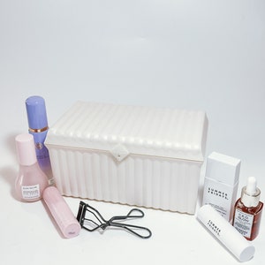 Vintage Sassaby Makeup Train Case