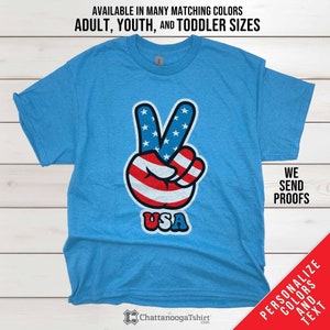 Signe de la paix du 4 juillet 2024 avec les doigts du drapeau des États-Unis - Personnalisez et ajoutez votre texte - T-shirt du jour de l'indépendance patriotique