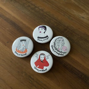 Épingles de tarot Reines du tarot, épingles de bouton, reine des pentacles, reine des coupes, reine des épées, reine des baguettes, épingles de tarot, épingles de la reine