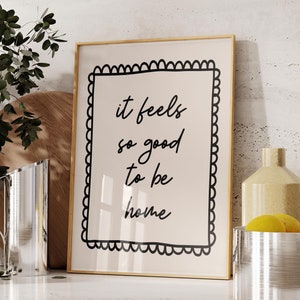 It Feels So Good to Be Home Print, Above Bed Wall Art, Affirmation Quote Print, Living Room Wall Art, Preppy Wall Art, Bedroom Printable