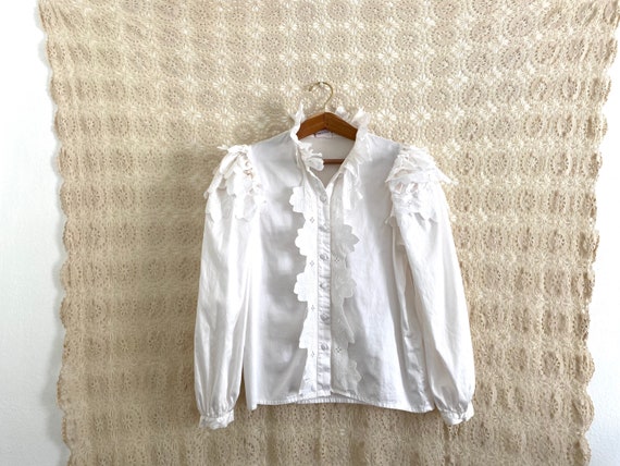 Austrian puff sleeve ruffle blouse
