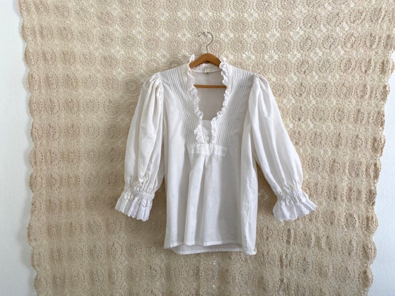 Austrian puff sleeve ruffle blouse