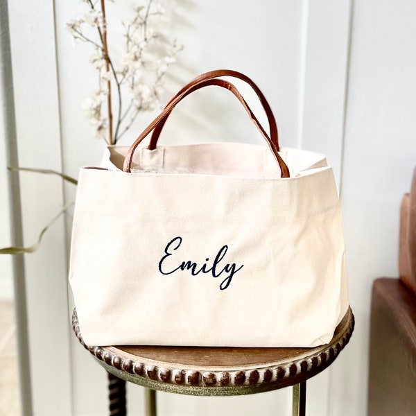 Bridesmaid Tote Bags, Personalized bridesmaid bags, bridal party, bridesmaid gifts, maid of honor tote, custom bridesmaid tote bags, Tote