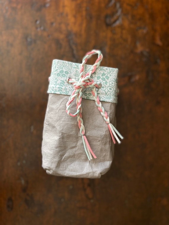 Ashkeeper verdoyant sac de dés gris et blanc avec motif de feuille vert  menthe pochette à cordon de serrage pour dés dnd, minis ttrpg ou cartes de  tarot -  France