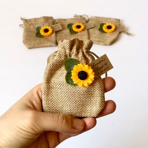 10 piezas de obsequios de girasol, obsequios de boda para invitados, regalos de boda, obsequios rústicos personalizados, obsequios rústicos, bolsas de obsequios de arpillera, obsequios de fiesta