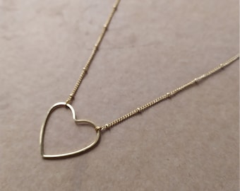 Trendy minimalist gold heart gold choker necklace