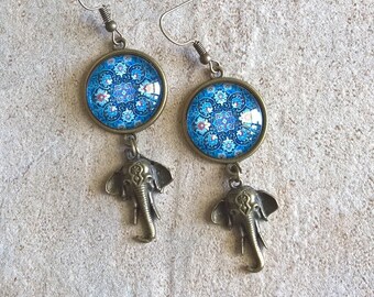 Boucles d'oreille  cabochon esprit oriental mandala bleu éléphants pendentifs