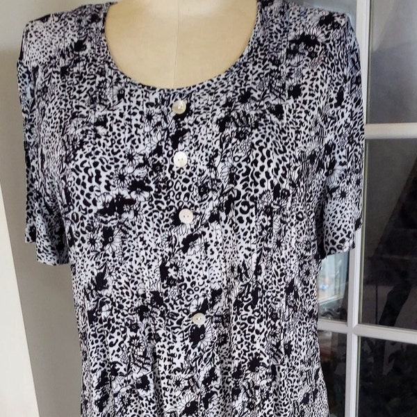 Vintage 90s J.B.S. Ltd. Black and White Floral Zip Back Pintucks and Buttons in Front Fit and Flare Dress Size 18