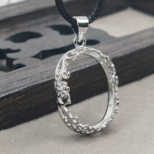 Colgante en bruto (13 x 18 mm/15 x 20 mm en bruto ovalado) de larga duración, con engaste de cabujón ovalado de plata 925 bañado en oro blanco P221B