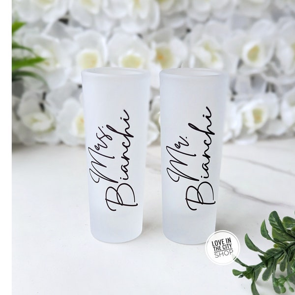 Personalized bride and groom wedding shot glass set of 2, custom wedding glasses, engagement frosted shot glasses for wedding photo shoot