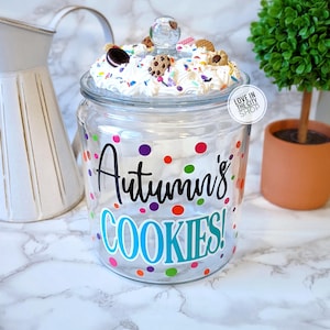 Personalized Custom Glass Cookie Jar, friend cookie jar, housewarming cookie jar, Modern Kitchen Cookie Canister, Bakery Cookie Jar with lid