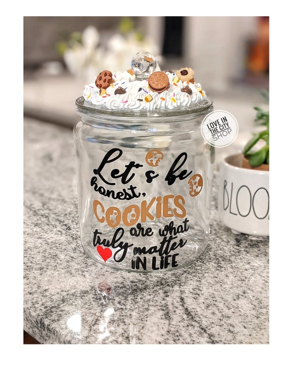 Are using cookie jars still a thing in 2021 or is that too 80's? I haven't  seen one since my grandparents were alive. I was wondering if people still  fill their jars