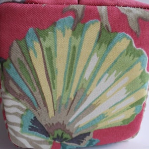 Seashells Trio Bag ist ein süßes und saures Farbfest aus unwahrscheinlich hellen Muscheln und Koralle! Liebe mein sauergrünes Dupioni Seidenfutter - zowie!