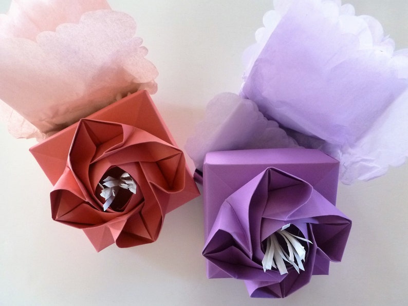 gorgeous! Origami Rose Boxes in sweet spring hues with scallop edge tissue to match