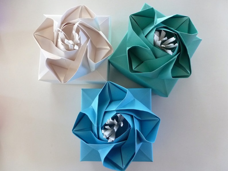 gorgeous! Origami Rose Boxes in sweet spring hues with scallop edge tissue to match