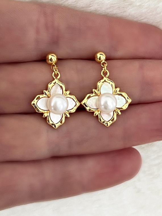Genuine White Pearl Gold Quatrefoil Earrings, Gold Rimmed MOP Quatrefoil with a White Pearl Center, Kate Style Princess Earrings, #1703