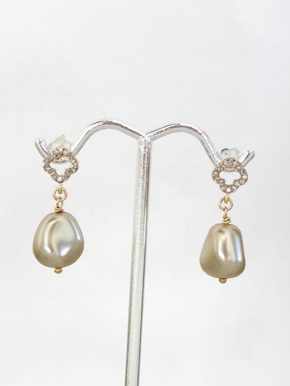 Clover Zircon Pearl Earrings, Gold Clover Posts, Simulated Ivory Nacre Pearls, #1833