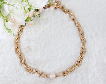 Elegant Edison Pearl Chunky Chain Necklace, Large Matte Gold Chain Link Choker, Edison Pearl Focal Point, #1919
