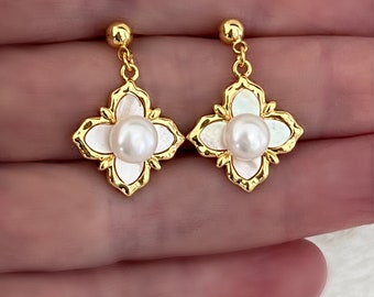 Genuine White Pearl Gold Quatrefoil Earrings, Gold Rimmed MOP Quatrefoil with a White Pearl Center, Kate Style Princess Earrings, #1703