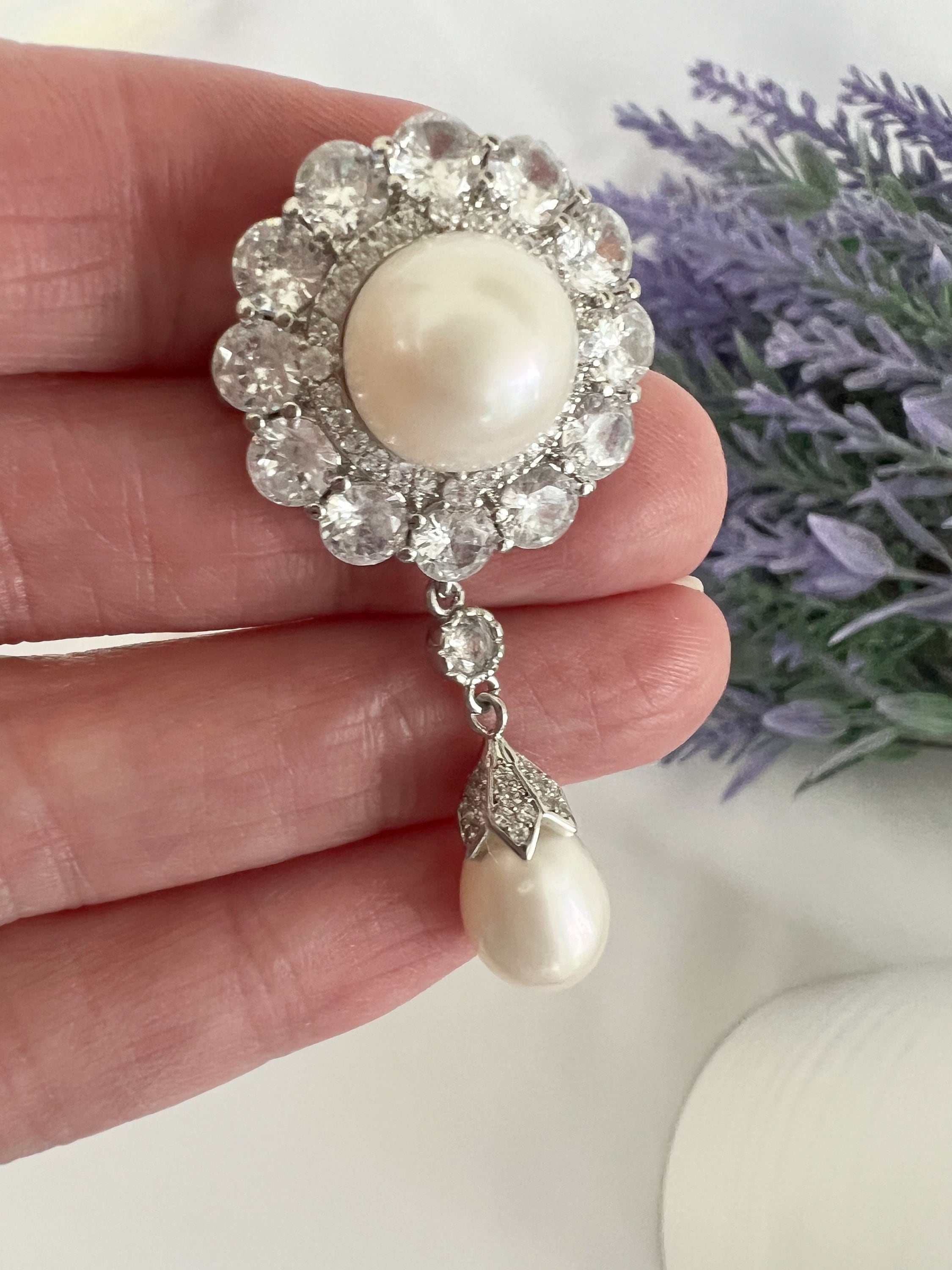 Queen Elizabeth Cultured Freshwater Pearl Brooch Large Round 