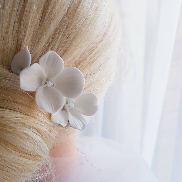 BEAUTÉ Hairpins Set of 2 porcelain white flowers bridal wedding hair pins hair updo Clay Accessories wedding brides ceramic flower and leaf