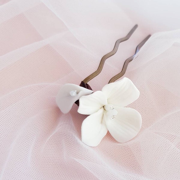 BEAUTÉ Hairpin porcelain white flowers bridal wedding hair pins hair updo Clay Accessories wedding brides ceramic flower and leaf