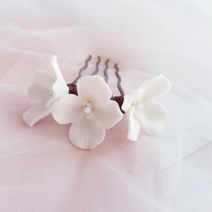 TROIS FLEURS Haircomb dainty white Flowers Hairpins Bridal Wedding Hair Pins Headpiece Accessories porcelain combs pin ceramic handmade