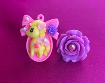 Conjunto de anillos de declaración floral de unicornio alado (rosa + púrpura), dulce lolita, hada kei, gyaru, femenino, Harajuku, pedrería, brillante, anillo kawaii