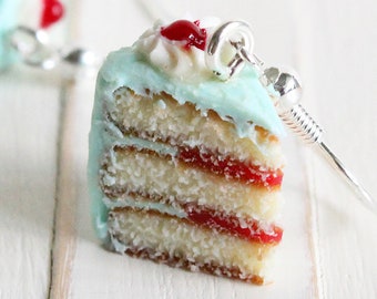 Mint & Cherry Cake Oorbellen - Miniatuur Voedsel Sieraden - Polymeer Klei Accessoires van Maive Ferrando