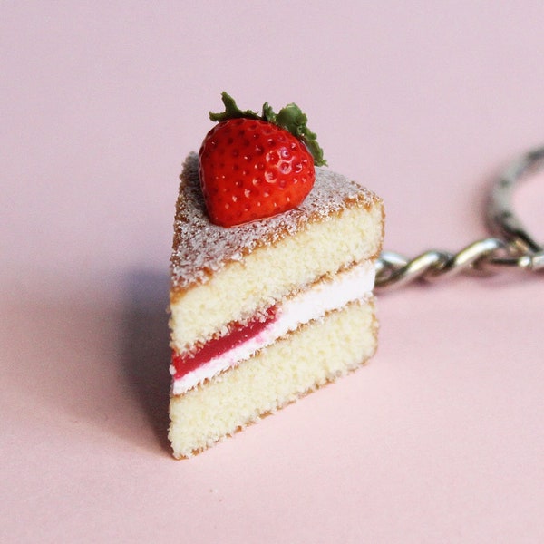 Victoria Sponge Cake Bag Charm / Keychain / Keyring - Maive Ferrando