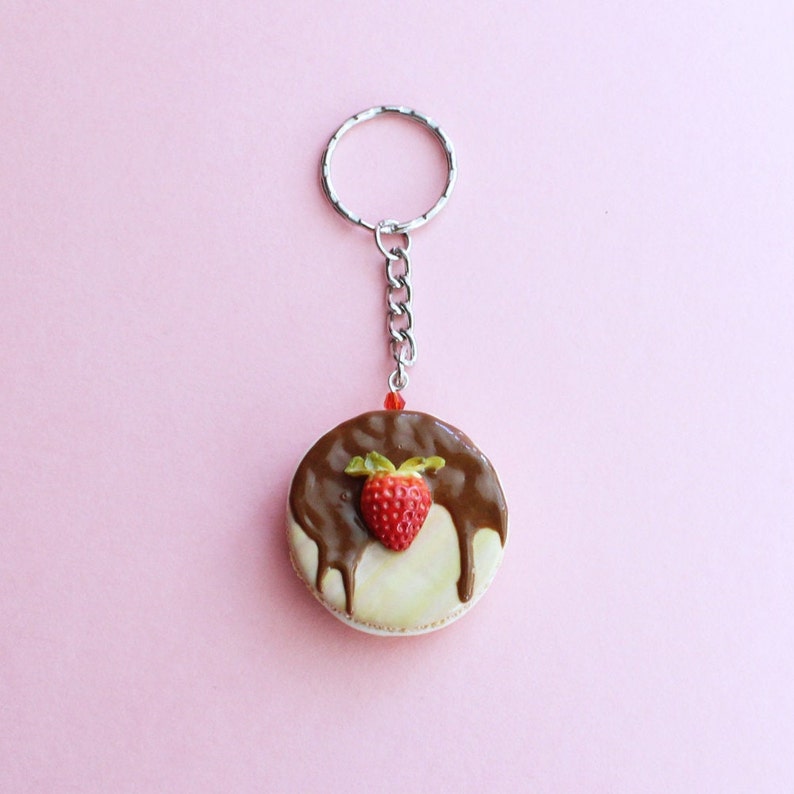 Polymer Clay Macaron Keychain, Fimo Food, Food Jewelry, Macaron Jewelry, Macaron Charm, Polymer Clay Macaron, Fimo Macaron, Pink Macaron Peach & Chocolate