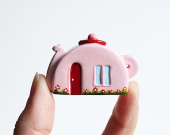 Miniature Illustrated Clay Teapot House Sculpture: Hand-Painted Novelty Gift