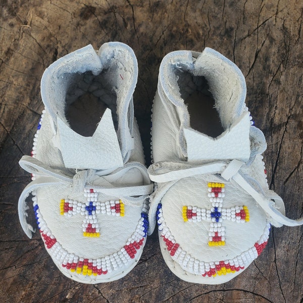 Infant baby Native American plains style moccasin beaded deerskin upper hard sole size 4