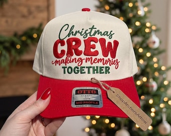 Paquete de diseños de bordado para gorras de camionero "Christmas Crew Making Memories Together", patrón de gorra navideña familiar, archivo para máquina de coser PES DST.