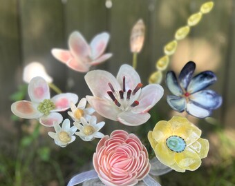 Muschel-Wildblumenstrauß in Vase mit Sand (kurz/8 Stiele)