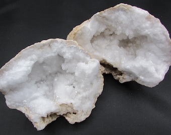 White Druzy Geodes Moroccan Crystal Quartz Geode, Quartz Geode ('A' Grade Whole Quartz Geode)