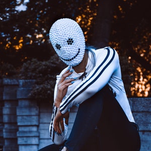 Mr. Smile Mask&#39;s , made with black Pearl on a white Base
