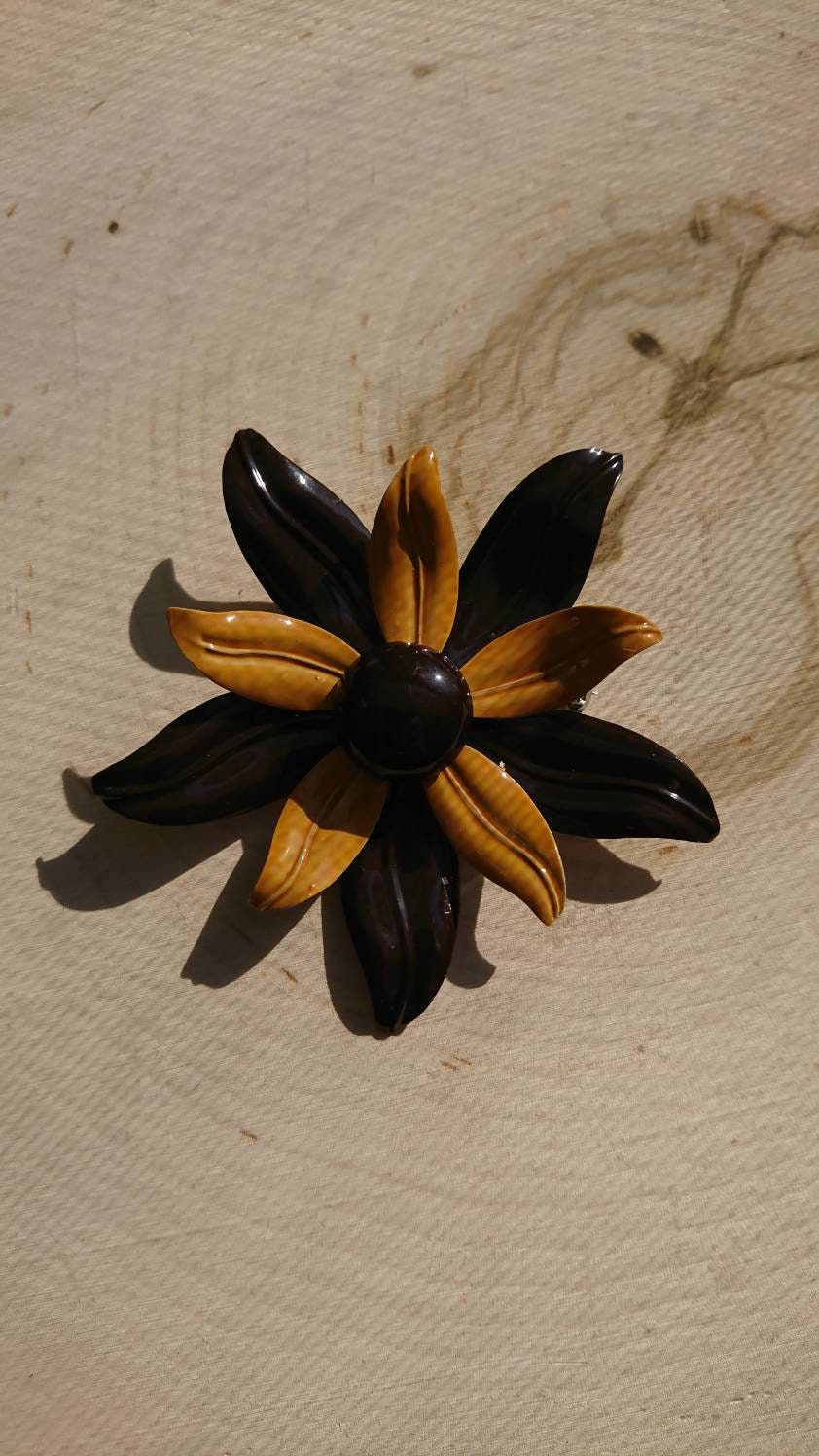 Vintage Tan Enamel Flower PinBrooch