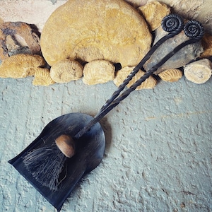 Ammonite Dustpan and Brush Set