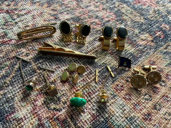 Vintage Goldtone Lot of Cuff Links Tie Clips & Ti… - image 1