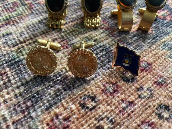 Vintage Goldtone Lot of Cuff Links Tie Clips & Ti… - image 4