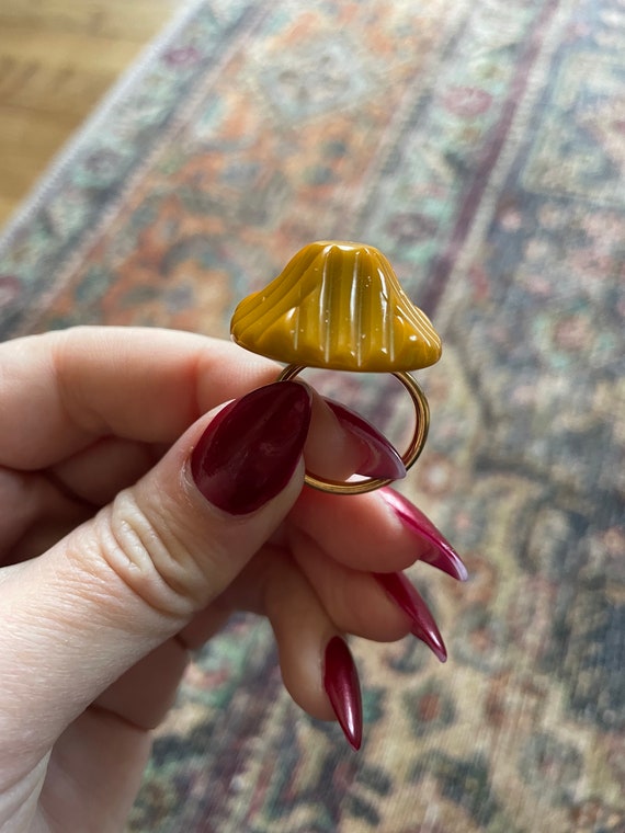 Vintage Mushroom Flower Carved Bakelite Ring - image 8