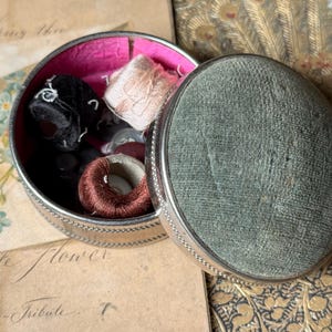 Vintage Silvertone Round Box w/ Pin Cushion Top Mirror Thread and Buttons Sewing Box Japan