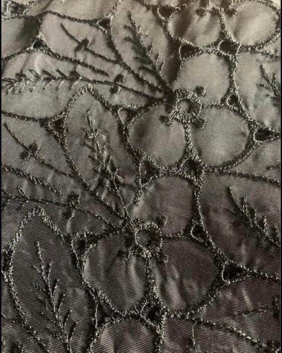 Gorgeous Black Lace Vintage Wiggle Dress w/ Pocke… - image 4