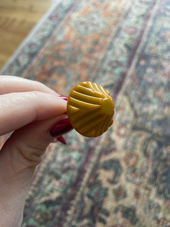 Vintage Mushroom Flower Carved Bakelite Ring - image 5