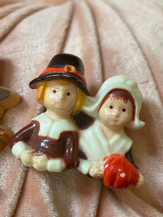 Pair of Vintage Thanksgiving Pilgrim Brooch Pins … - image 2
